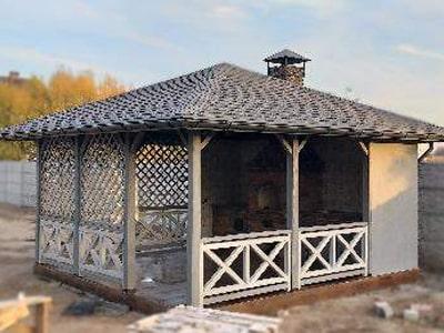 Деревянная беседка с барбекю