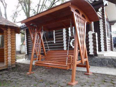 Садовые качели из дерева