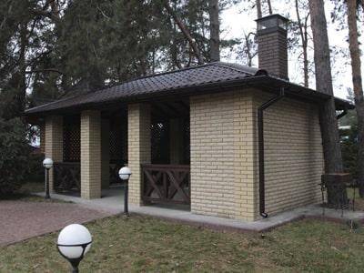 Кирпичная беседка с барбекю