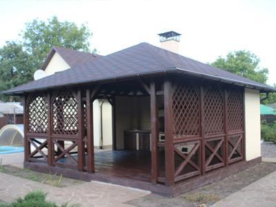 Деревянная садовая беседка